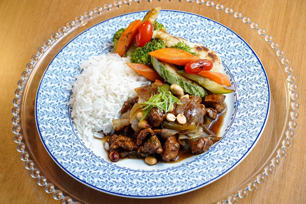 Frango Xadrez com Arroz e Legumes Sauté