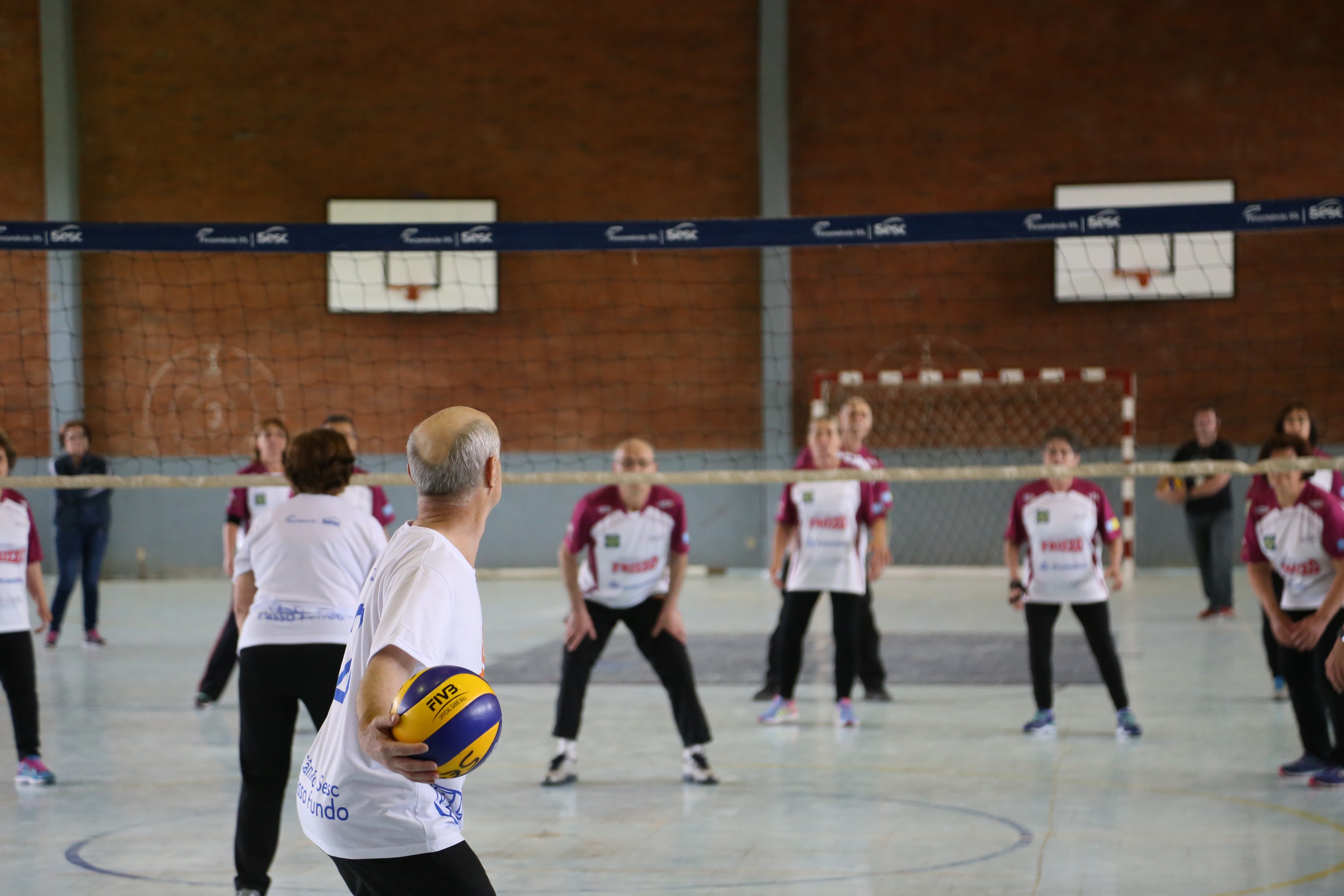 Vida Ativa tem vagas para aulas de vôlei adaptado para pessoas