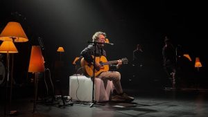 Duca Leindecker celebra 20 anos do “Acústico” da Cidadão Quem no Teatro do Sesc Gravataí