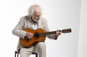 Renato Teixeira apresenta grandes sucessos no Circuito Sesc de Música em Lajeado