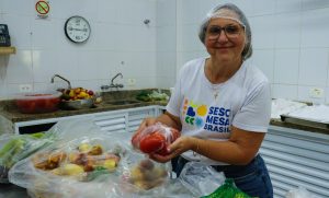 Sesc Mesa Brasil promove oficina de Lanches Criativos e Sustentáveis na Escola Técnica Cristo Redentor