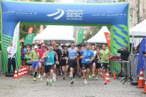 Etapa Pelotas do Circuito Sesc de Corridas contou com mil atletas neste domingo